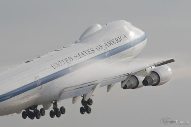 Boeing E-4B 