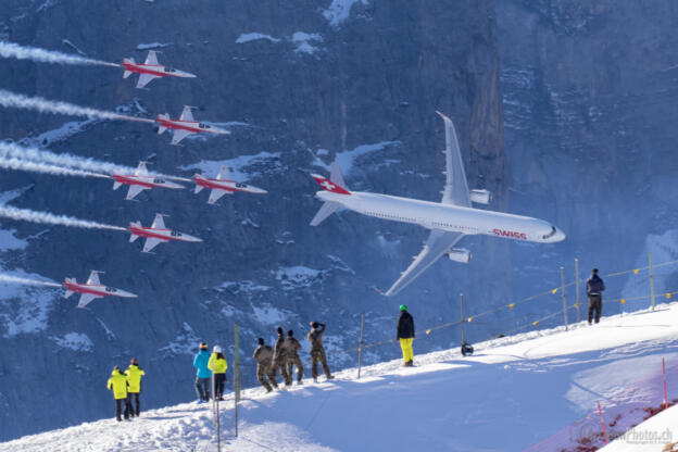  Airbus A321-212 & Northrop F-5 