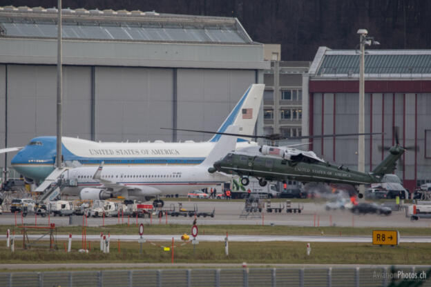 Boeing VC-25A (Boeing 747) & Sikorsky VN-60 Whinte Hawk