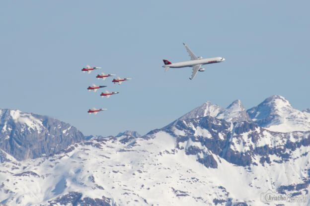  Airbus A321-212 & Northrop F-5 