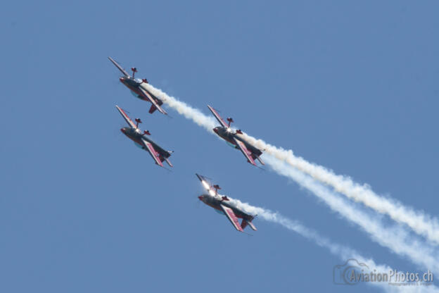 Extra EA-300L