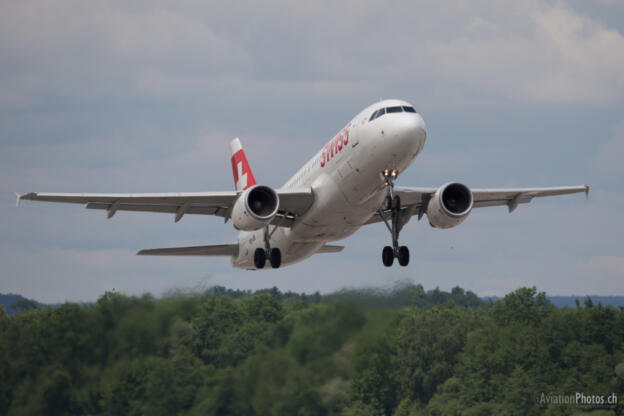  Airbus A320-214