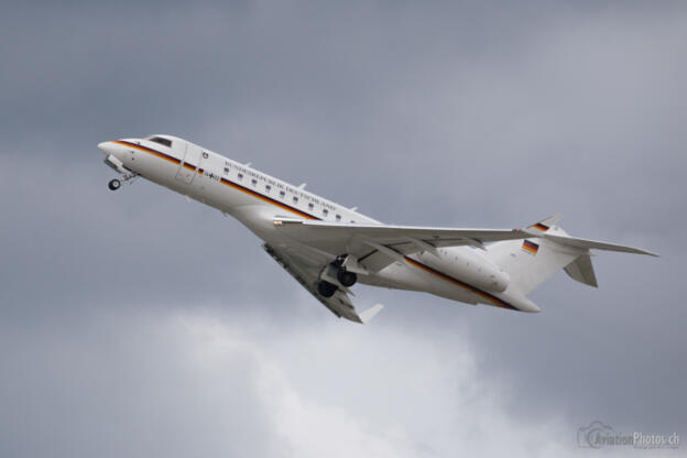 Bombardier Global 5000-BD-700-1A11 