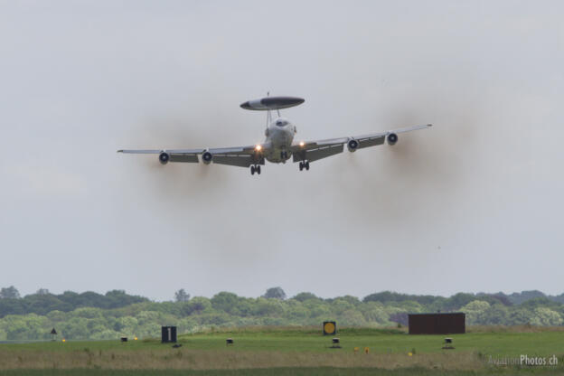 Boeing E-3A Sentry (707-300) 